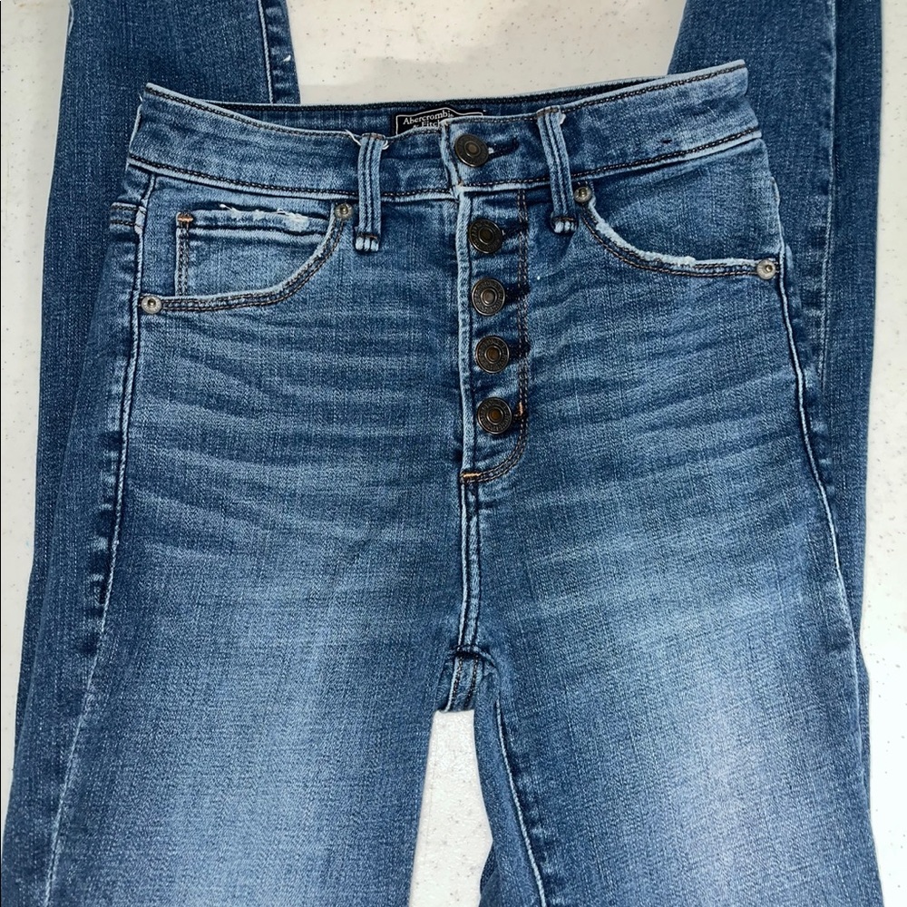 Abercrombie & Fitch Destressed Jean